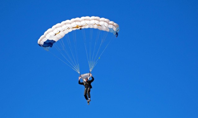 排列五直播平台：绿茵场边的温度，U19国青憾负后，久尔杰维奇的安慰与期许
