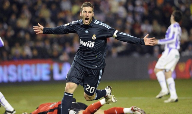 排列五官方-1-1僵局打破后4-0横扫！曼城12亿豪门三线狂飙4连胜，英超19亿巅峰战哈兰德率队冲击冠军宝座