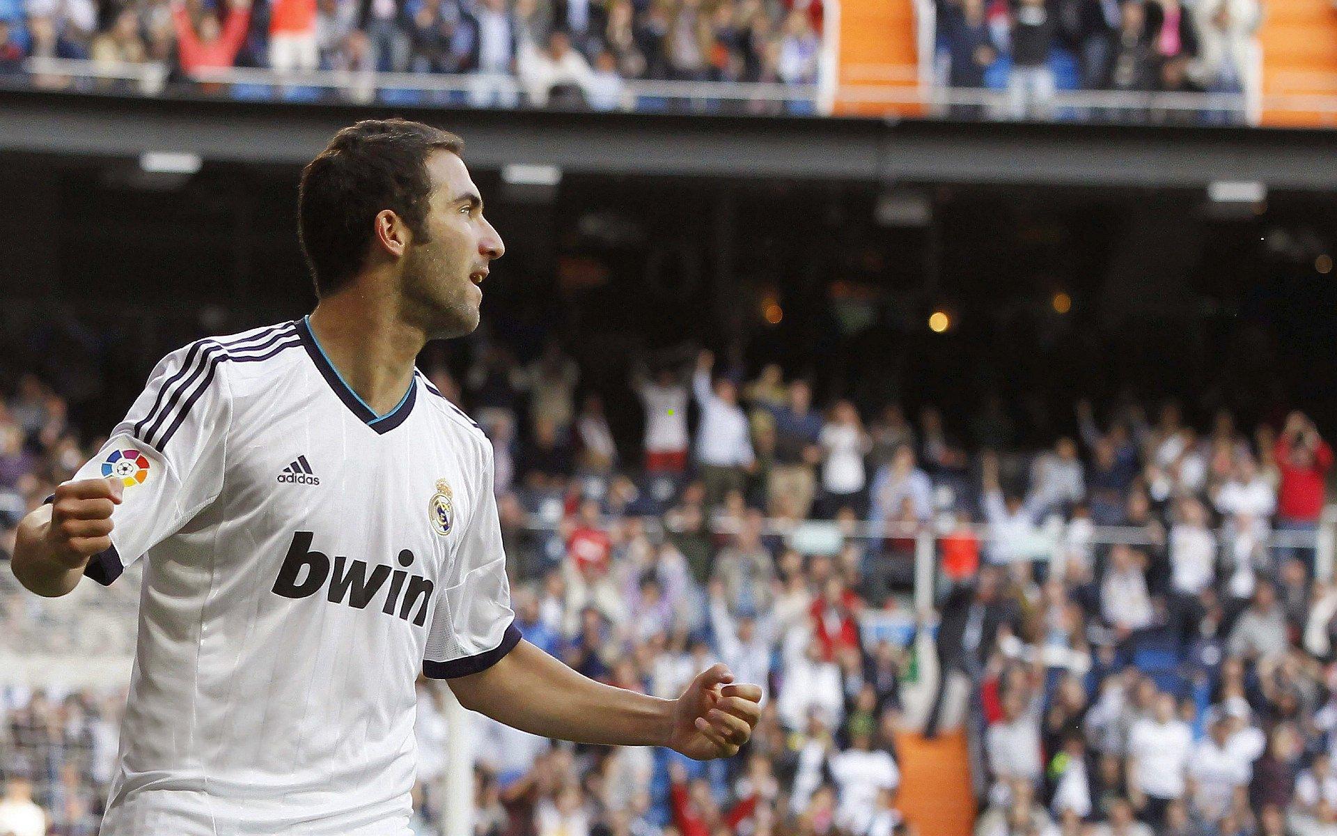 吴曦荣膺2020中国金球奖，中场大师铸就中国足球荣耀篇章